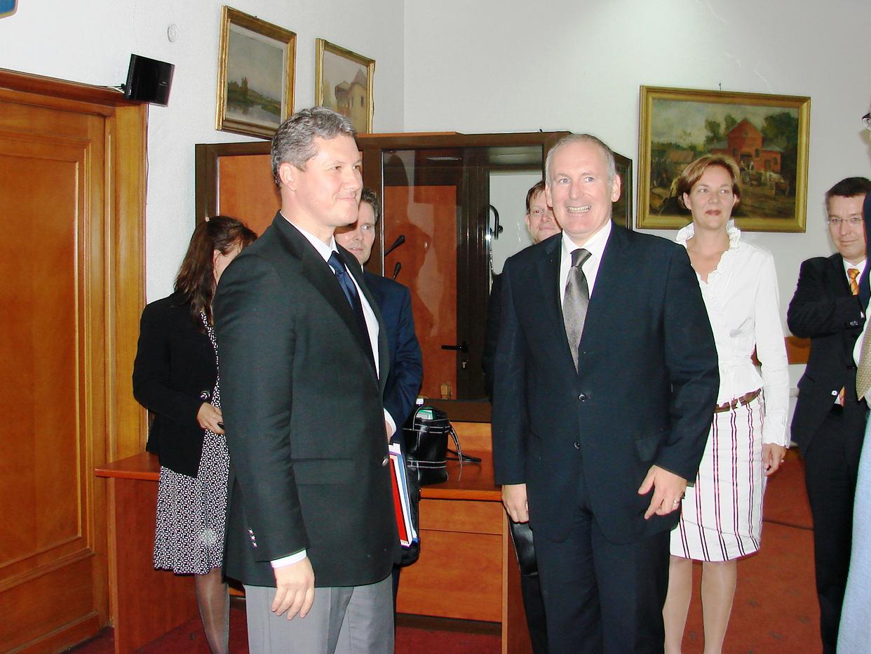 Discuţiile au avut ca punct central progresele înregistrate de România în cadrul mecanismului de cooperare şi verificare (MCV).